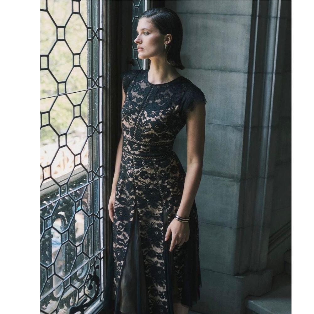 WHBM Black Cap Sleeve All Over Lace Godet Fit & Flare Dress Sz 6 Holiday NWT